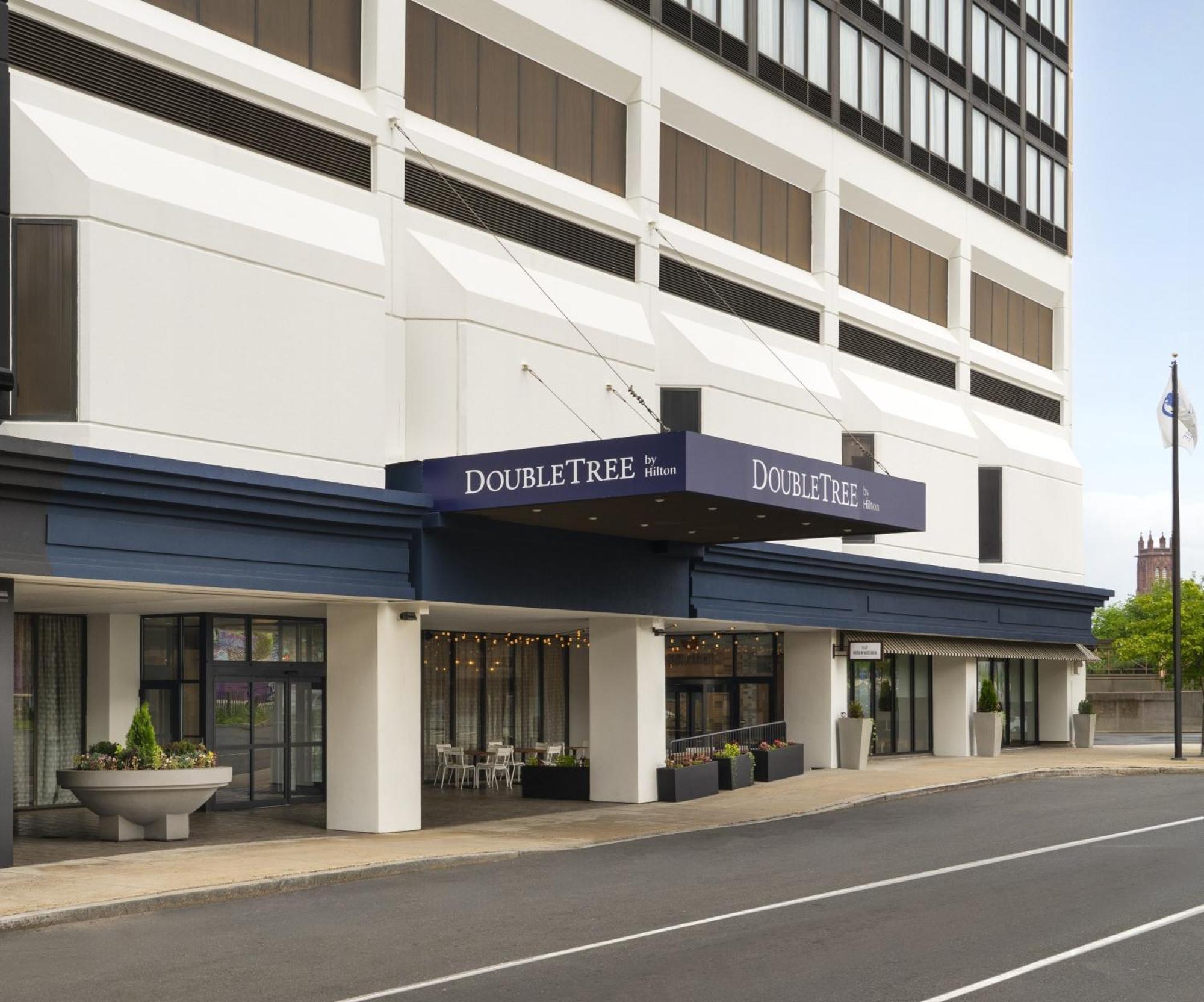 Hotel Doubletree By Hilton Hartford Downtown Extérieur photo